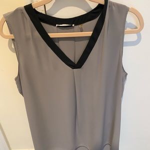 T Tahari Gray Sleeveless V-Neck Top, Size Large